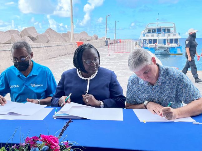 Signing of the Public Service Obligation with from left: Samuel Connor of ferry operator Blues and Blues, Statia Government Commissioner Alida Francis and Saba Island Governor Jonathan Johnson.